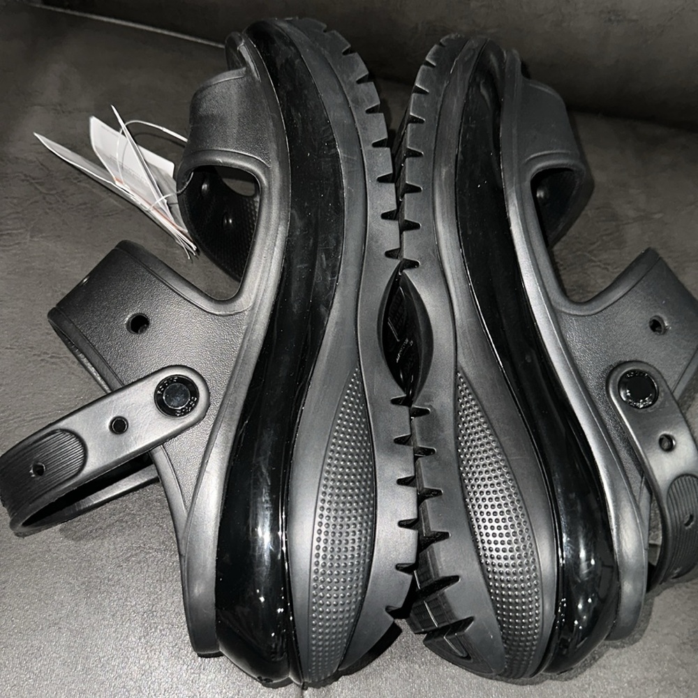 CROCS Classic Black Sandals - Picture 5 of 8